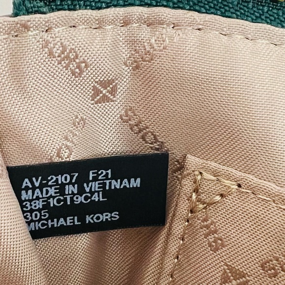 Michael Kors Jet Set Charm Large Zip Clutch Wristlet - Picture 8 of 10